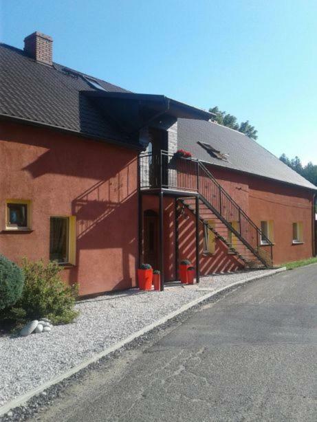 Przytulne na Poddaszu Jelenia Góra Zewnętrze zdjęcie